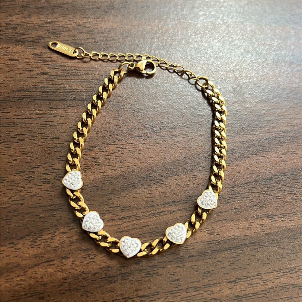 Gold plated stainless steel chain bracelet with rhinestone hearts - Picture 4 of 4